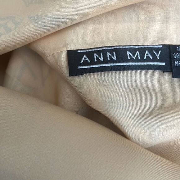 Ann May fully lined silk tank. Cute beach scene. Like new! - Picture 4 of 4